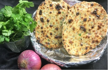 PYAAZ ROTI